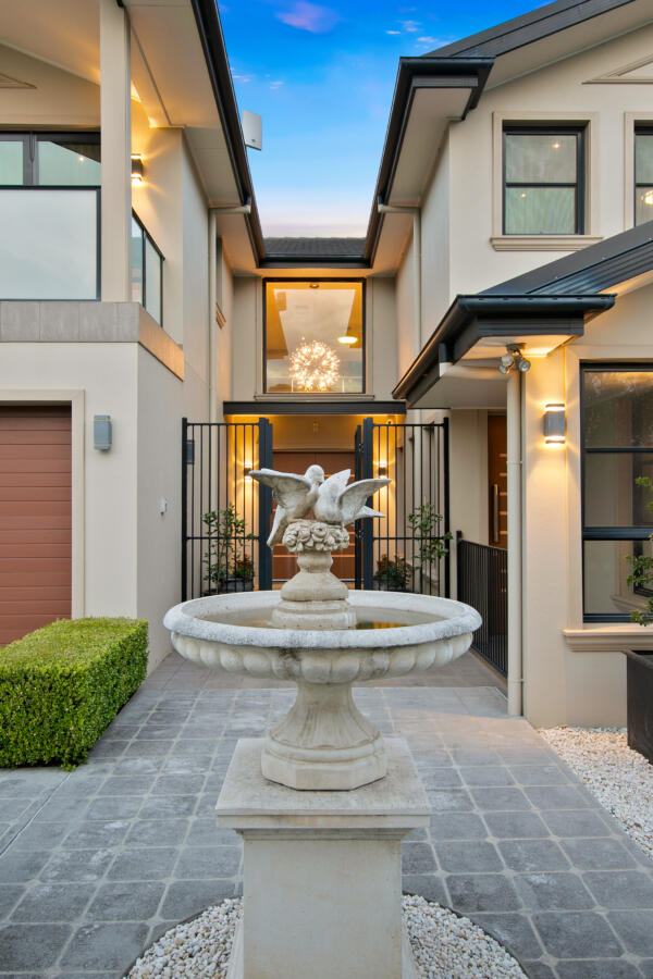 Luxury holiday accommodation in Pokolbin, Hunter Valley with vineyard views